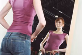 Tác hại khó lường khi mặc quần áo bó sát không phải ai cũng biết