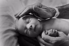 Simon lần đầu khoe ảnh con trai đầu lòng