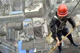 Tận mục công việc đối diện cái chết của người nhện 