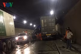 Tai nạn trong hầm đường bộ Hải Vân, ách tắc giao thông Bắc- Nam