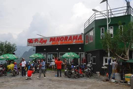 Nhà nghỉ Mã Pì Lèng Panorama sắp tháo dỡ du khách vẫn kéo đến selfie, chụp ảnh cưới