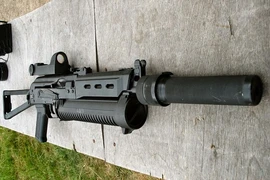 Ngỡ ngàng nguồn gốc của khẩu tiểu liên “bò rừng” Việt Nam tự sản xuất 