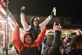 Lạc giọng vì cổ vũ bóng đá ở nơi đặc biệt nhất Việt Nam