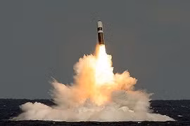 Tàu ngầm Mỹ phóng tên lửa Trident II D5 nâng cấp cực khó đánh chặn