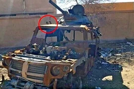 Xe tuần tra của Nga "nát bươm" vì trúng bãi mìn ở Syria 