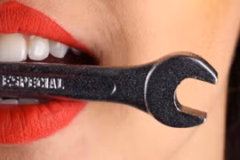 Sản phẩm làm trắng răng có thể gây tổn thương răng như thế nào?