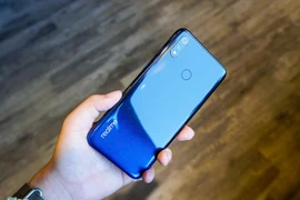 Loạt smartphone tầm trung đáng chú ý vừa lên kệ tại VN