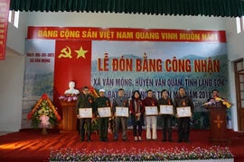 Ngỡ ngàng đất nghèo Vân Mộng: Đường êm, xe bon, dân khấm khá 