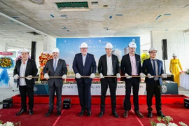 Grand Marina, Saigon cất nóc toà Sea bao gồm khu căn hộ hàng hiệu Marriott và JW Marriott