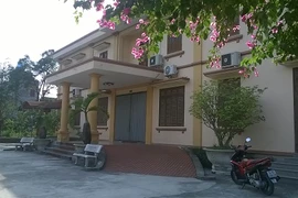 Đột nhập phòng khám, đánh giám đốc và phụ nữ mới sinh