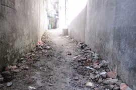 Bé sơ sinh bị vứt bỏ đến chết