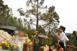 Biển người viếng mộ Đại Tướng Võ Nguyên Giáp ngày xuân