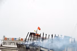 Vụ cháy tàu vịnh Hạ Long: chập điện?