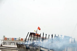 Vụ cháy tàu vịnh Hạ Long: chập điện?