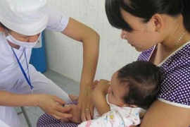 Khóc thét với giá vắc-xin dịch vụ tại cơ sở chui 