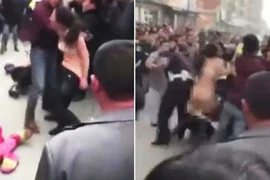 Hoảng hồn người phụ nữ tự cởi đồ, lao vào đánh cảnh sát