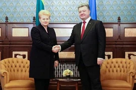 Tổng thống Lithuania được Kiev trao danh hiệu “Con người của năm“