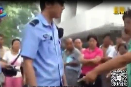 Điên cuồng tấn công gái đẹp vì thấy mình xấu hơn