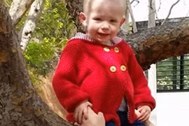 Khủng khiếp bé 2 tuổi như bà chửa vì khối u ung thư 8kg 