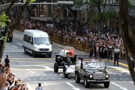 Dân Singapore đau buồn rước linh cữu ông Lý Quang Diệu