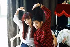 Quang Anh nhắng nhít với đàn chị The Voice