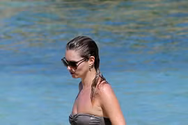 Kate Moss không được đến Mỹ sau vụ “Kate Cocain“