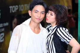 Trò cưng Khánh Thy “tình tứ” với bạn nhảy mới