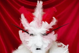 Lạnh sống lưng với phong cách trang điểm kì dị