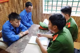 Bắt nhóm đối tượng cho vay lãi nặng lên đến 556%/năm