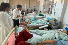 Đồng Nai: Tập trung điều trị vụ ngộ độc bánh mì tập thể