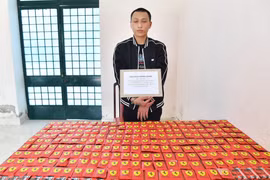 Tây Ninh: Bắt thanh niên vận chuyển 260 gói ma túy vào Việt Nam