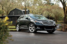 Toyota khai tử Venza vì ế