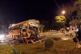 Va chạm kinh hoàng giữa xe Phương Trang và ô tô giường nằm, 1 người chết, gần 40 người bị thương