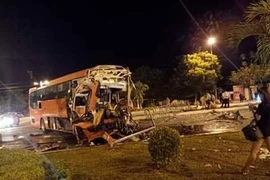 Va chạm kinh hoàng giữa xe Phương Trang và ô tô giường nằm, 1 người chết, gần 40 người bị thương