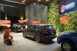 Cư dân The EverRich Infinity treo băng rôn phản đối chủ đầu tư bán chỗ đỗ ôtô