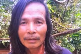 Nghi can dùng súng bắn vợ chồng anh ruột ở Bình Phước tự sát khi công an vây ráp