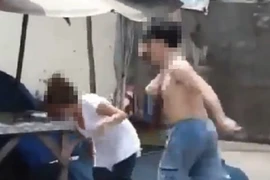 Chồng đánh vợ tử vong rồi nhờ anh rể chở đến công an đầu thú