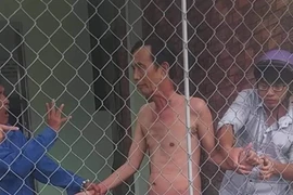 Bắt tạm giam người đàn ông 66 tuổi khỏa thân cùng bé gái 13 tuổi 