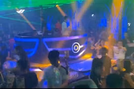 Cận cảnh hơn 60 dân chơi dương tính với với ma túy trong quán bar Playhouse