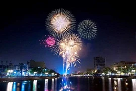 Hải Phòng: Bắn pháo hoa tầm thấp mỗi cuối tuần tại đảo Vũ Yên