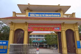 Vào cuộc vụ ép thí sinh mang bài thi ra WC để chụp ảnh