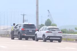 Cảnh báo tình trạng dừng xe để chụp ảnh ở Cao tốc Vân Đồn - Móng Cái