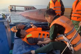 Hải Phòng: Tàu chở 1000 tấn tro than bị chìm, 1 người mất tích