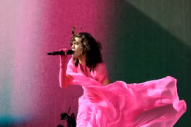 Conan Gray, nam ca sĩ mặc váy đẹp nhất năm 2022