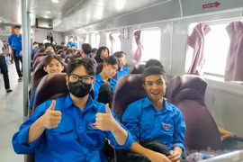 Hơn 130 thí sinh đảo Kiên Hải vào đất liền thi tốt nghiệp THPT