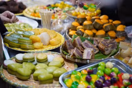 Khách Tây tấm tắc khen đồ ăn Việt tại Lễ hội ẩm thực