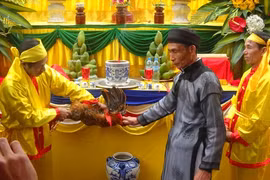 Độc đáo có một không hai lễ hội “quan thề không tham nhũng”