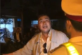 Khởi tố lái xe gây rối trật tự khi bị kiểm tra nồng độ cồn