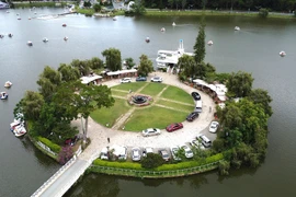  Vẻ đẹp của một hòn đảo trên thắng cảnh hồ Xuân Hương Đà Lạt