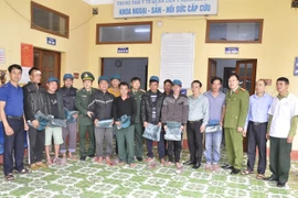 10 ngư dân trôi dạt trên biển hơn một ngày đã được cứu